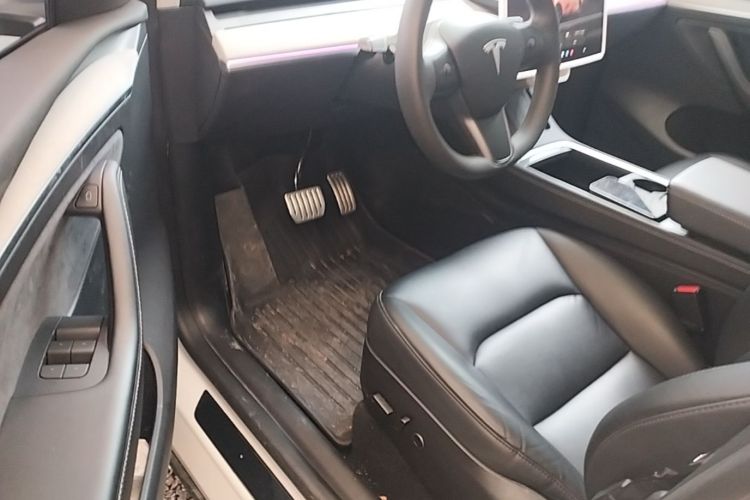 Tesla Model Y 2024 #16 Tesla Model Y 2024 car image #16