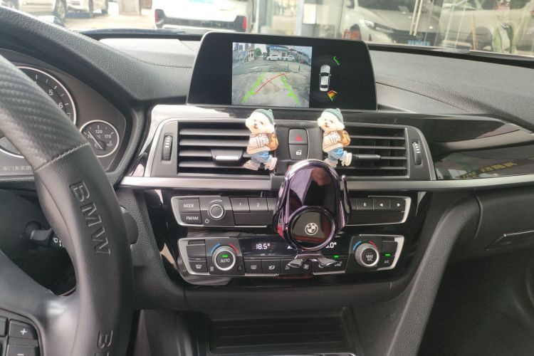 BMW 3 Series 2018 imagen de coche #13