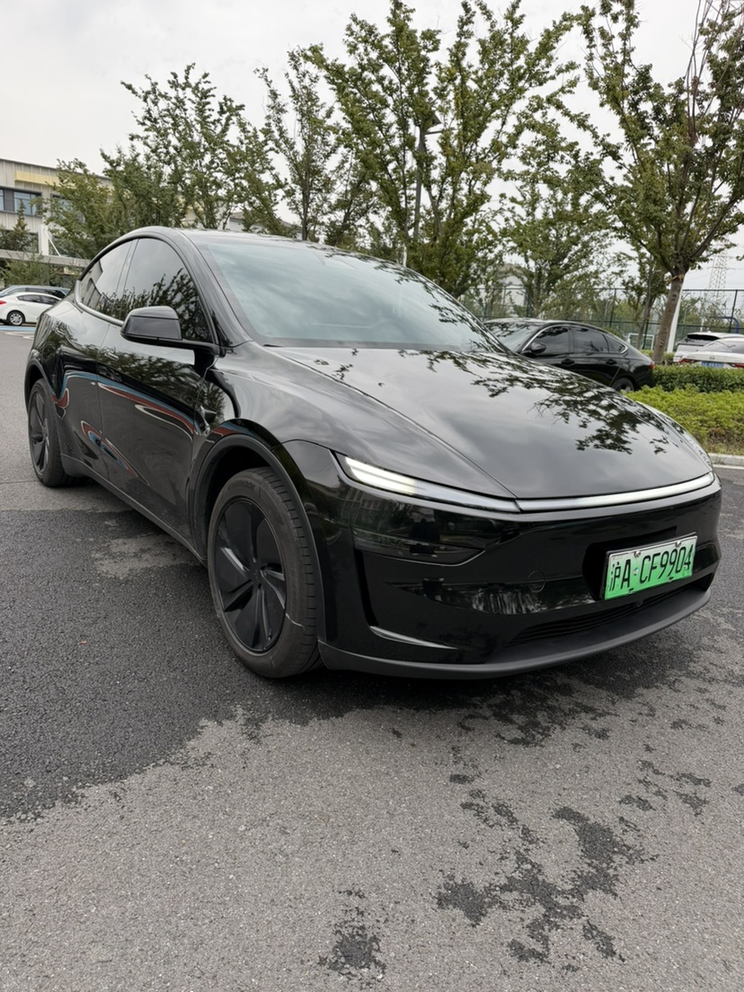 Tesla Model Y 2026 car image #3