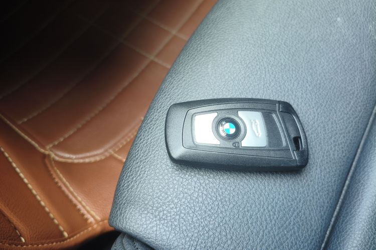 BMW 3 Series 2018 #9 BMW 3 Series 2018 car image #9