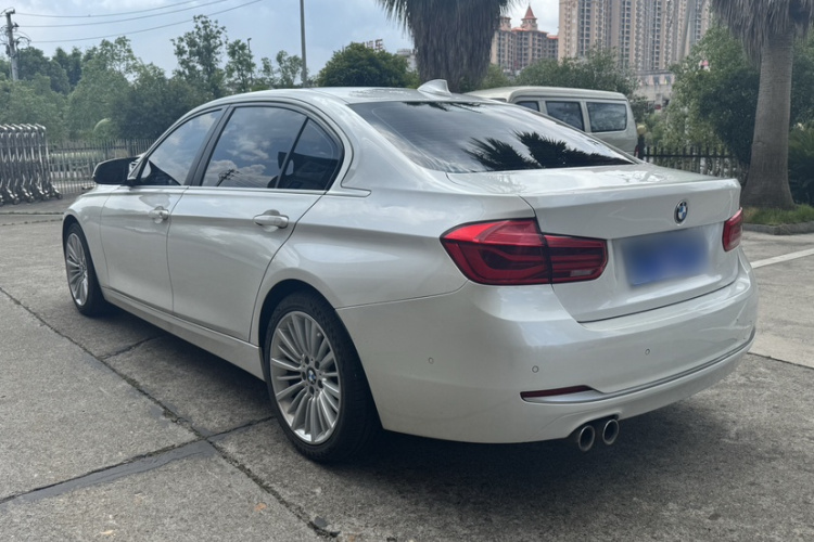 BMW 3 Series 2018 #5 BMW 3 Series 2018 car image #5