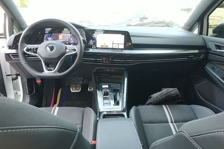 Volkswagen Golf 2022 car image #10