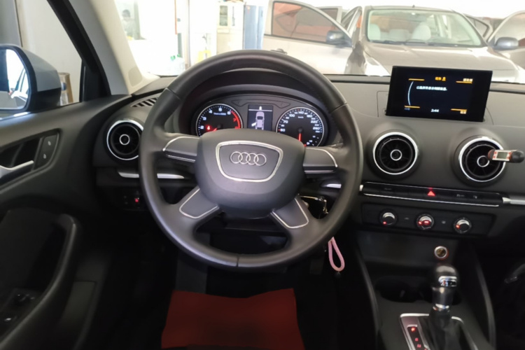 Audi A3 2015 car image #11