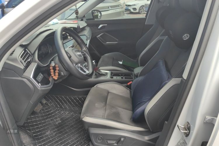 Audi Q3 2020 car image #17