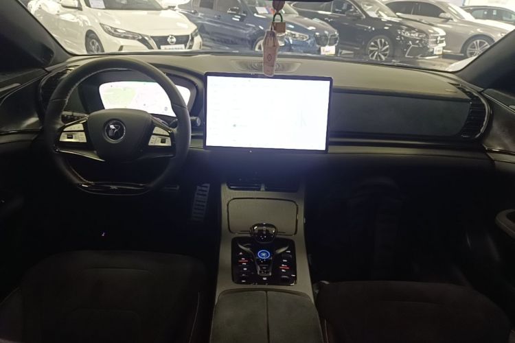 BYD Han 2024 car image #11