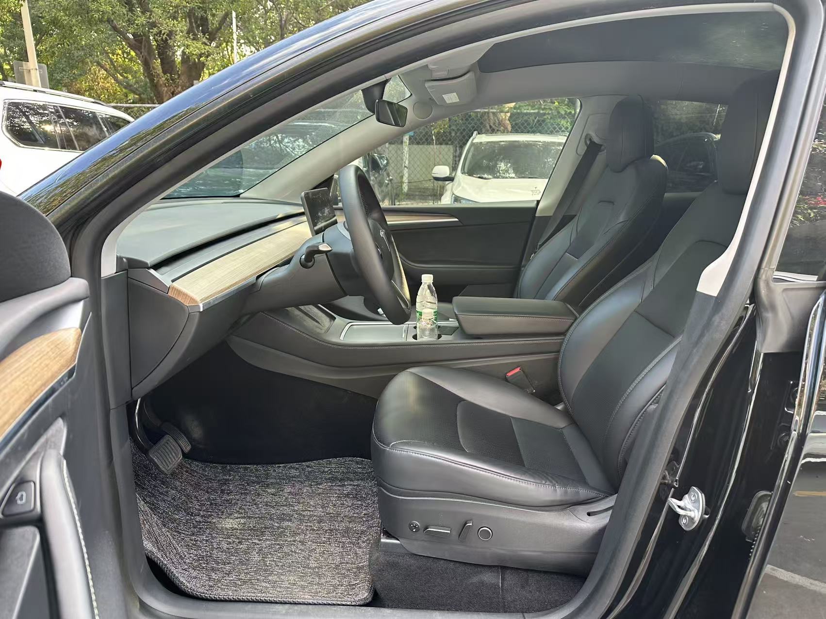 Tesla Model Y 2021 car image #3