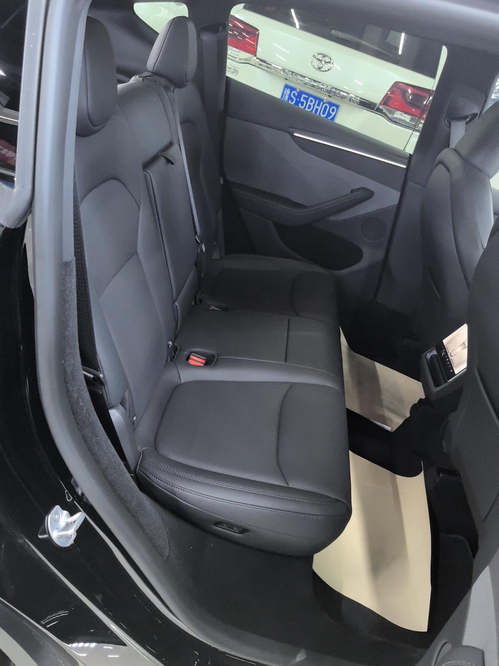 Tesla Model Y 2026 #15 Tesla Model Y 2026 car image #15
