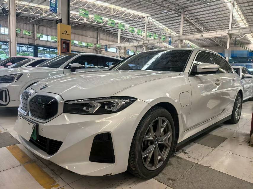 BMW i3 2024 car image 