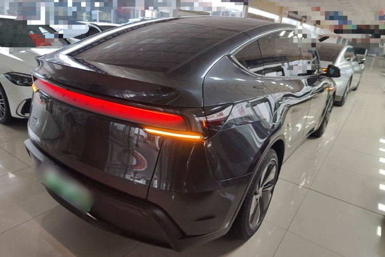 Tesla Model Y 2025 car image #7