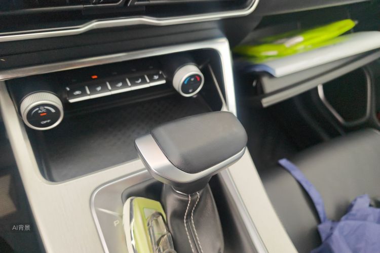 GEELY Coolray 2026 изображение автомобиля #16