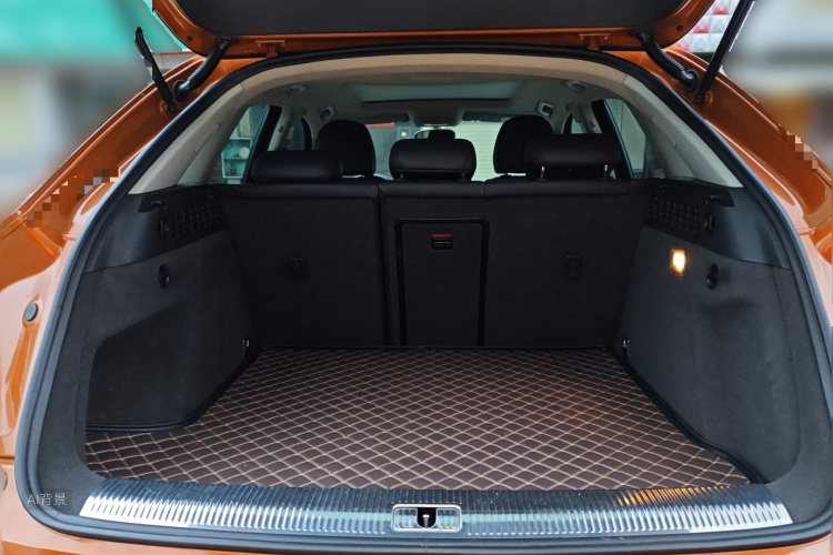 Audi Q3 2015 car image #21