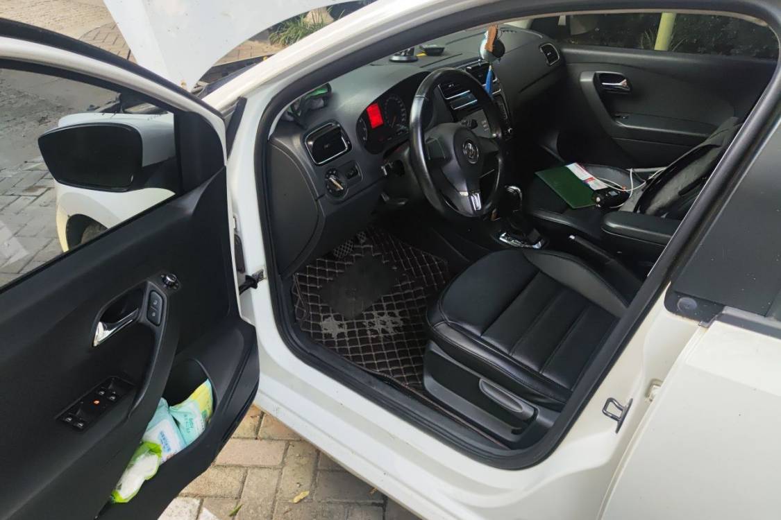 Volkswagen Polo 2012 car image #23