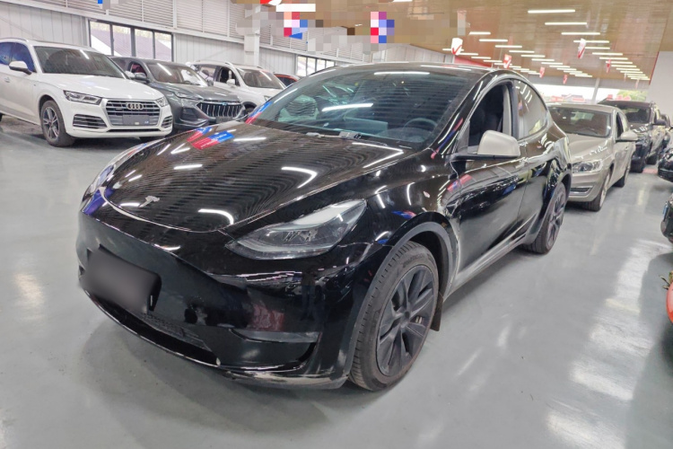 Tesla Model Y 2023 car image #2