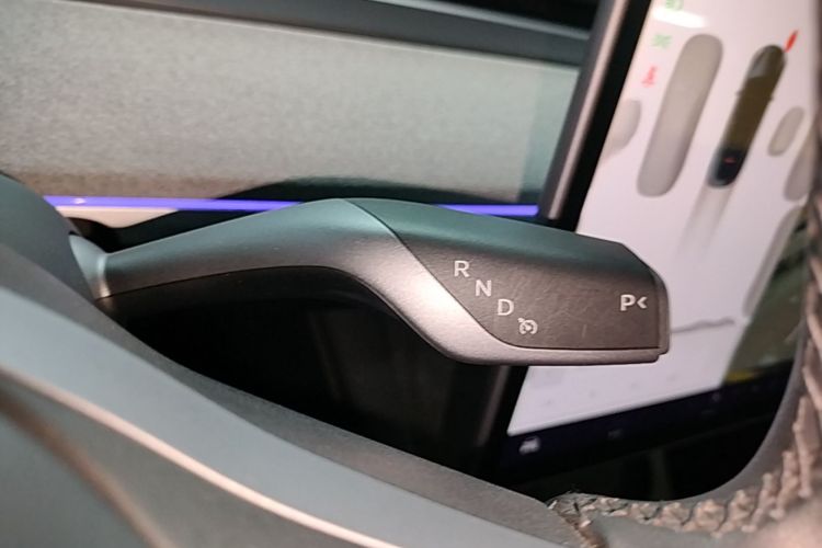 Tesla Model Y 2024 #16 Tesla Model Y 2024 car image #16