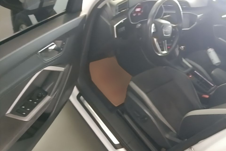 Audi Q3 2019 #16 Audi Q3 2019 car image #16