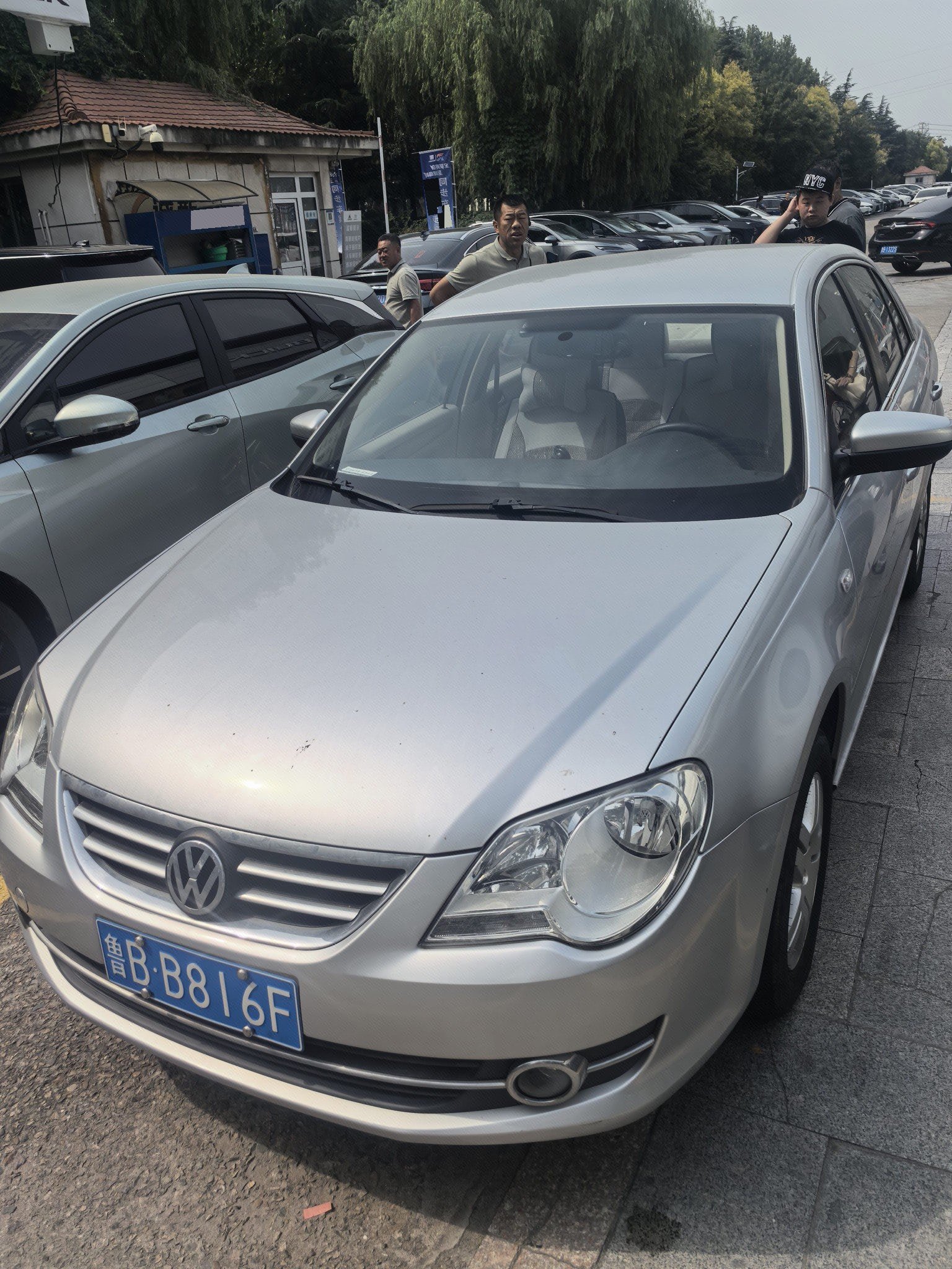 Volkswagen Bora 2010 car image 