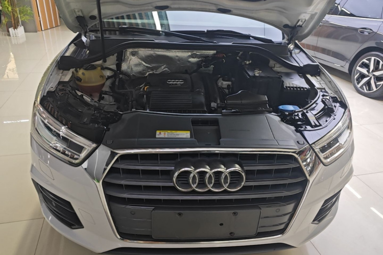 Audi Q3 2018 car image #22