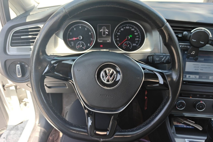 Volkswagen Golf 2016 car image #12
