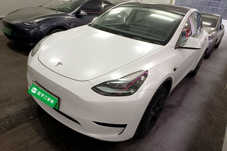 Tesla Model Y 2024 #2 Tesla Model Y 2024 car image #2
