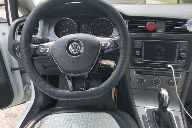 Volkswagen Golf 2016 car image #12