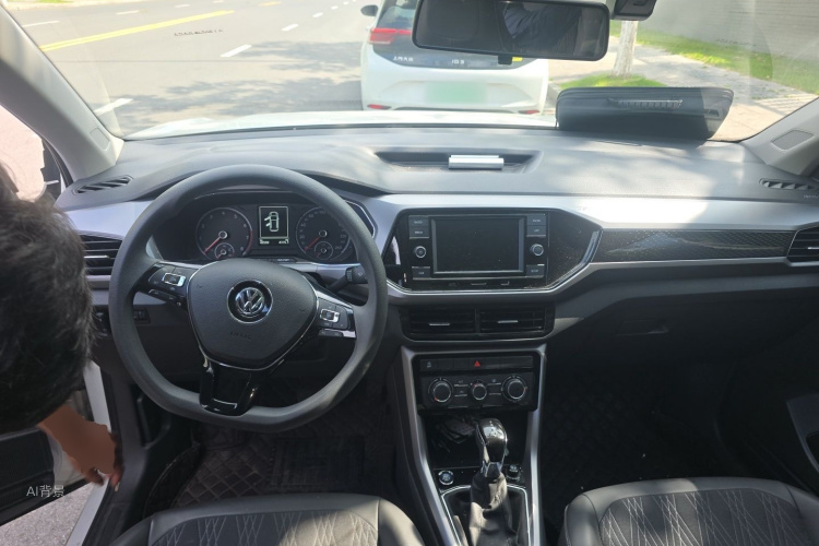 Volkswagen T-Cross 2020 #11 Volkswagen T-Cross 2020 car image #11