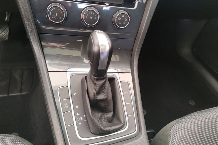 Volkswagen Golf 2020 car image #14