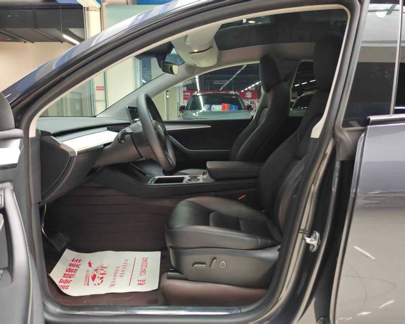 Tesla Model Y 2023 car image #8