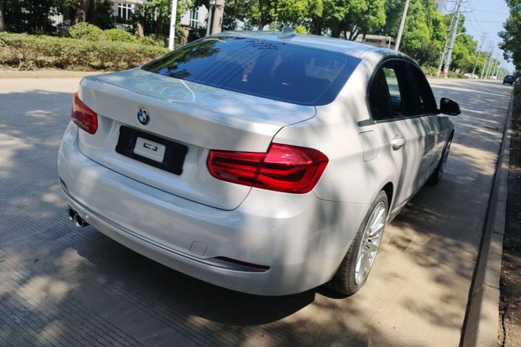 BMW 3 Series 2018 immagine di auto #7