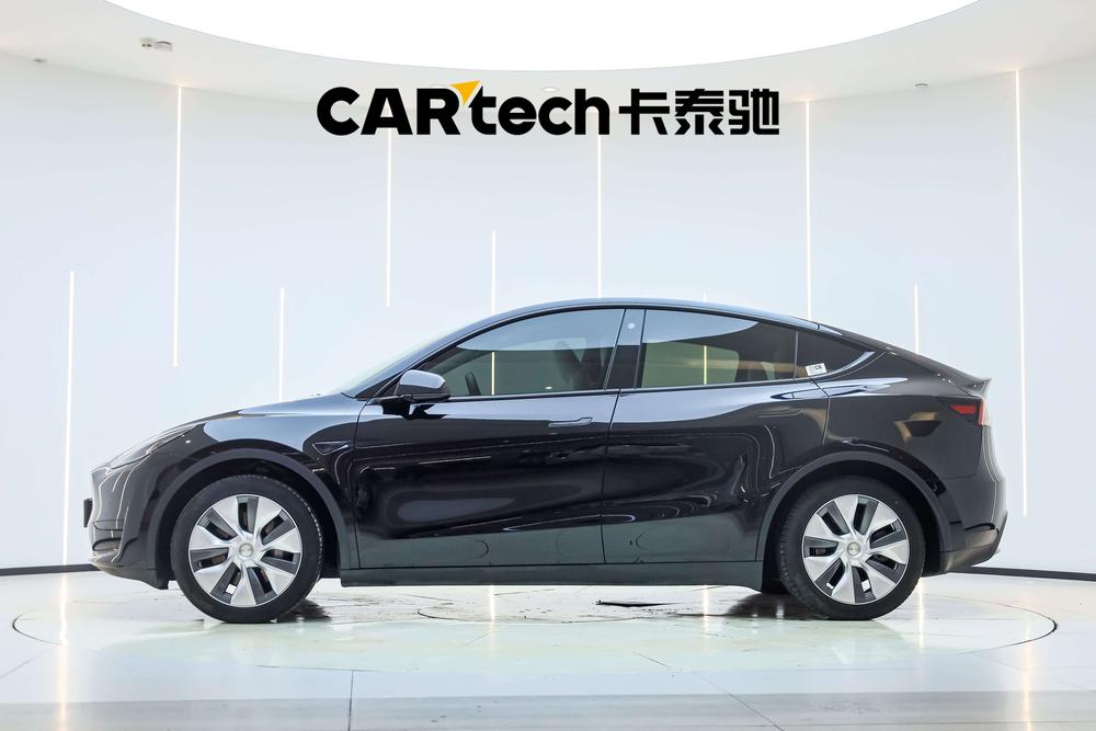 Tesla Model Y 2023 #4 Tesla Model Y 2023 car image #4