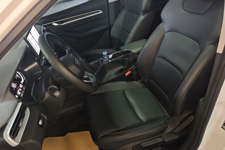 GEELY Emgrand 2025 car image #15