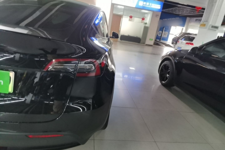 Tesla Model Y 2021 #8 Tesla Model Y 2021 car image #8