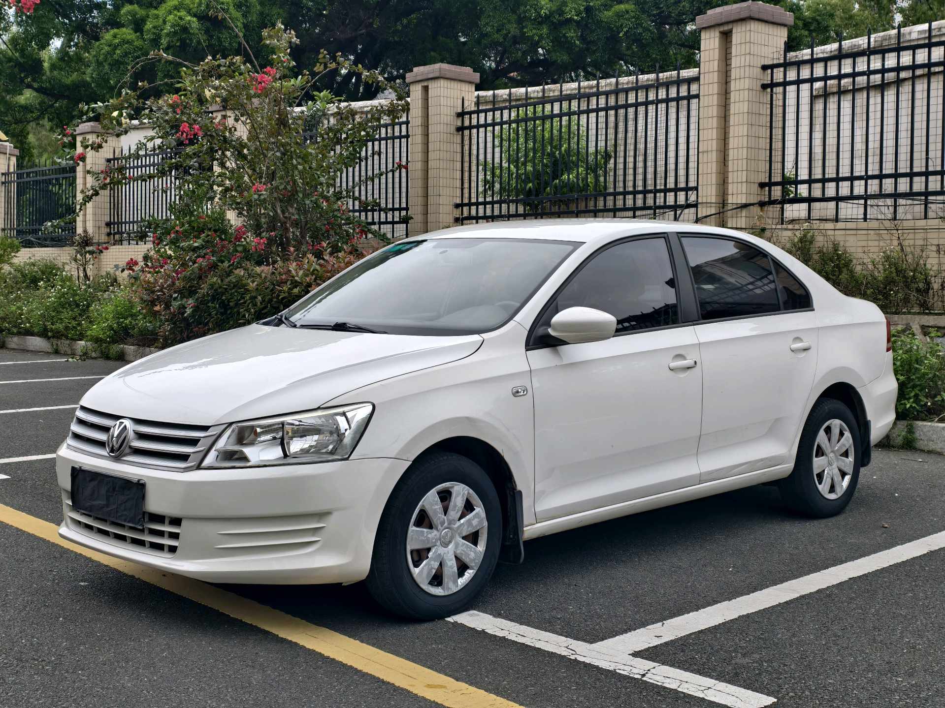 Volkswagen Santana 2014 car image 