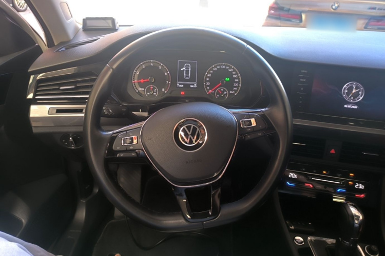 Volkswagen Bora 2021 car image #15