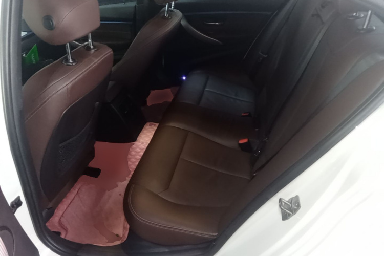 BMW 3 Series 2018 imagen de coche #13