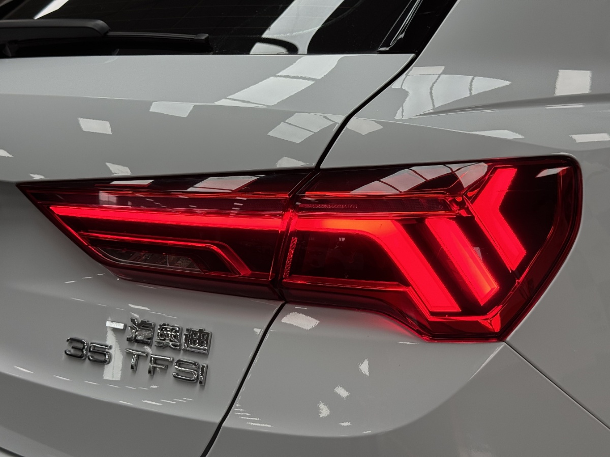 Audi Q3 2022 car image #22