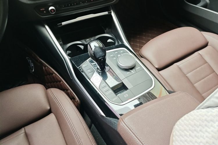 BMW 3 Series 2019 #14 BMW 3 Series 2019 car image #14