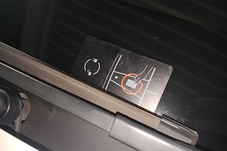 Tesla Model 3 2020 car image #11