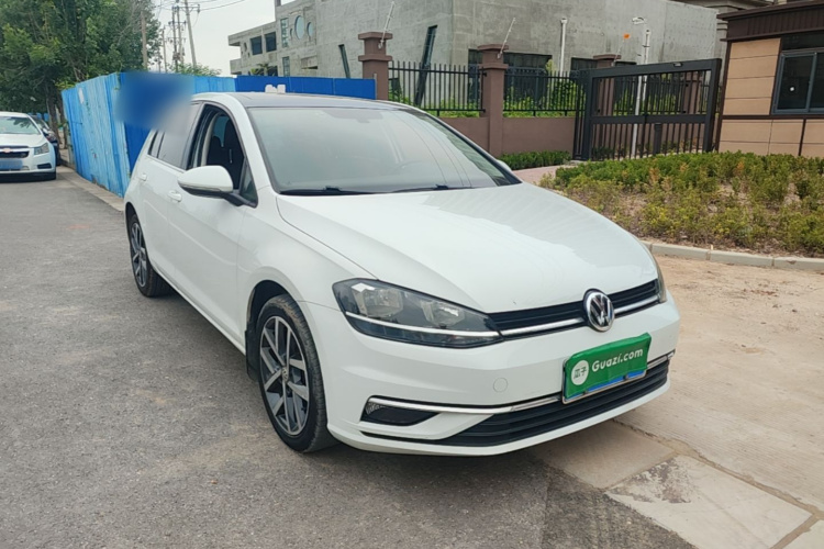 Volkswagen Golf 2018 car image #4