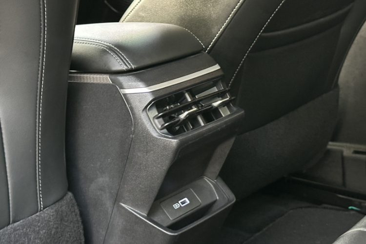 GEELY Emgrand 2023 car image #16