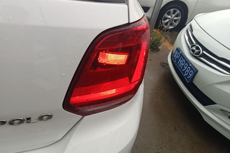 Volkswagen Polo 2018 car image #8
