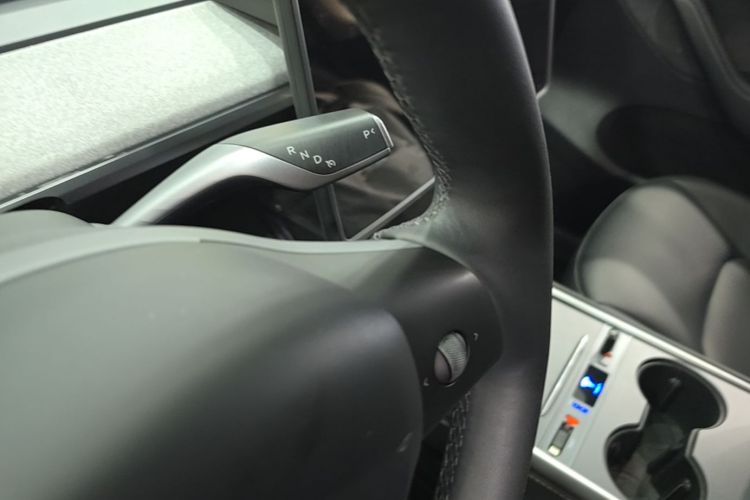 Tesla Model Y 2024 #14 Tesla Model Y 2024 car image #14