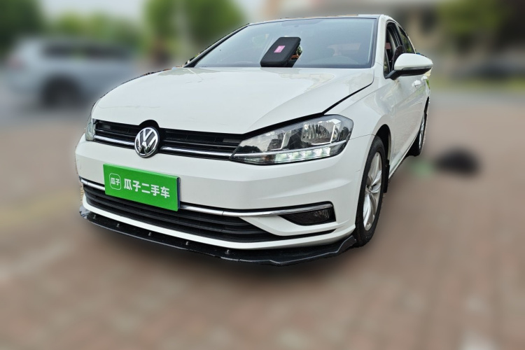 Volkswagen Golf 2018 car image #2