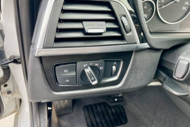 BMW 3 Series 2017 #22 BMW 3 Series 2017 car image #22