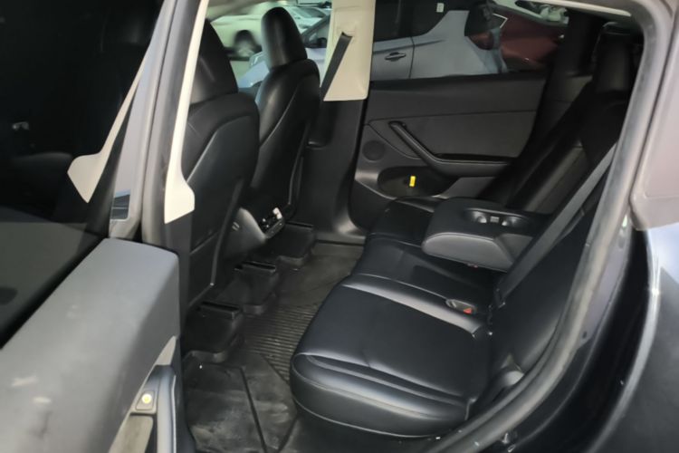 Tesla Model Y 2024 immagine di auto #17