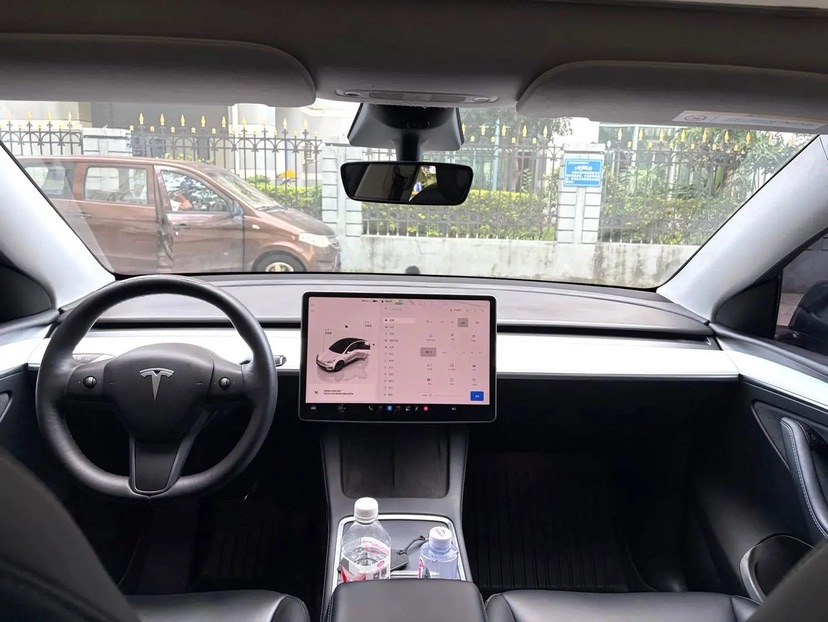 Tesla Model Y 2023 #5 Tesla Model Y 2023 car image #5