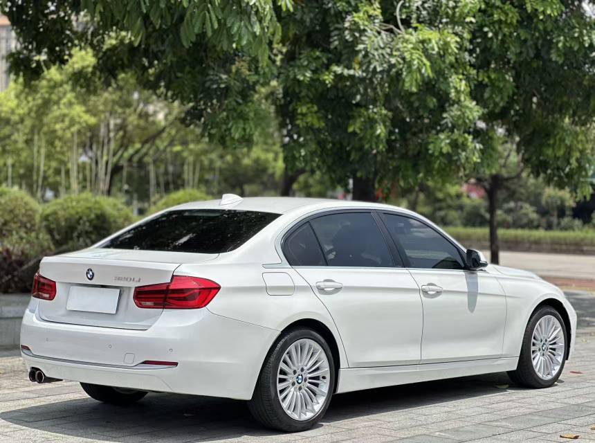 BMW 3 Series 2018 image de voiture #11