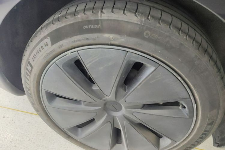 Tesla Model 3 2023 car image #10
