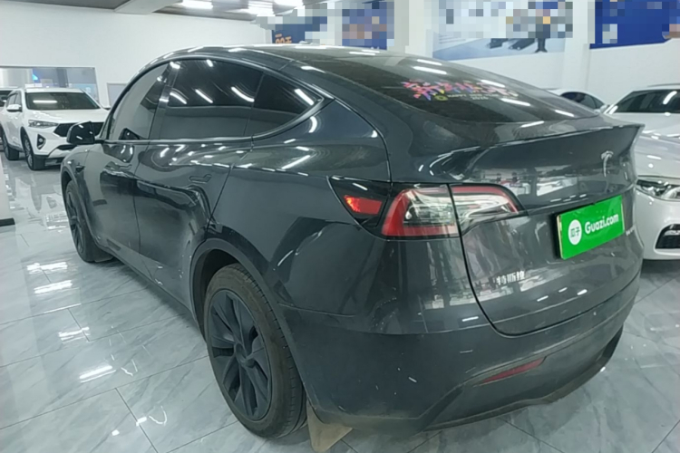 Tesla Model Y 2024 #7 Tesla Model Y 2024 car image #7