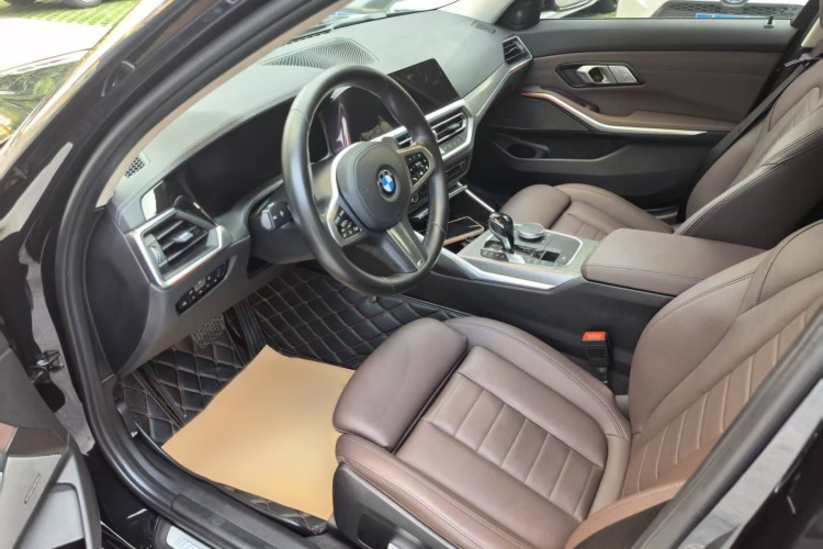 BMW 3 Series 2020 car image #11