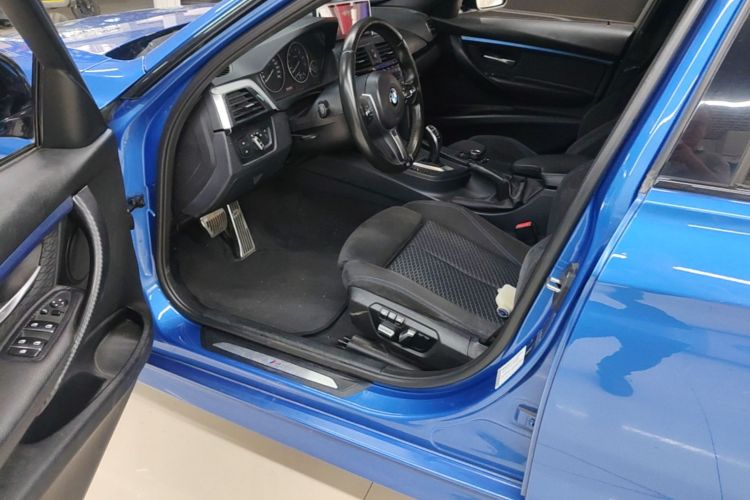 BMW 3 Series 2017 car image #16